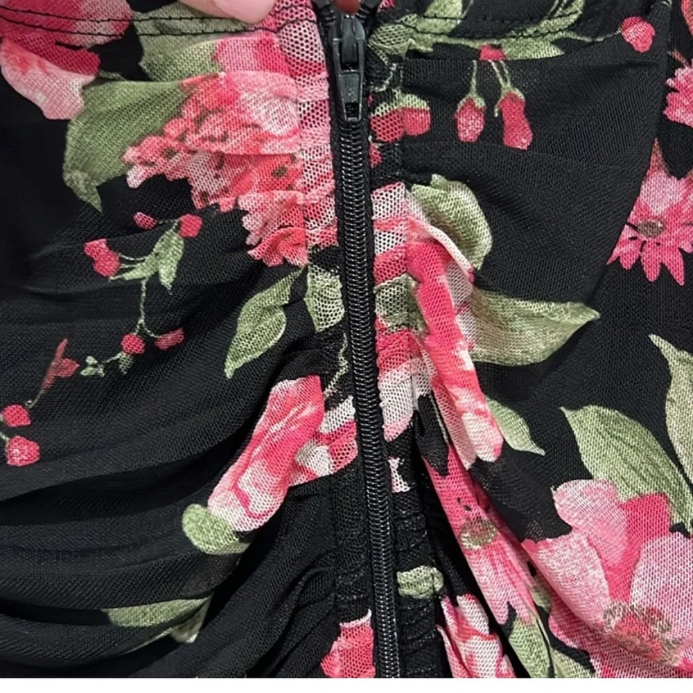 Lulu’s Stun and Only Black Floral print ruched bodycon midi dress. Small - Picture 3 of 6